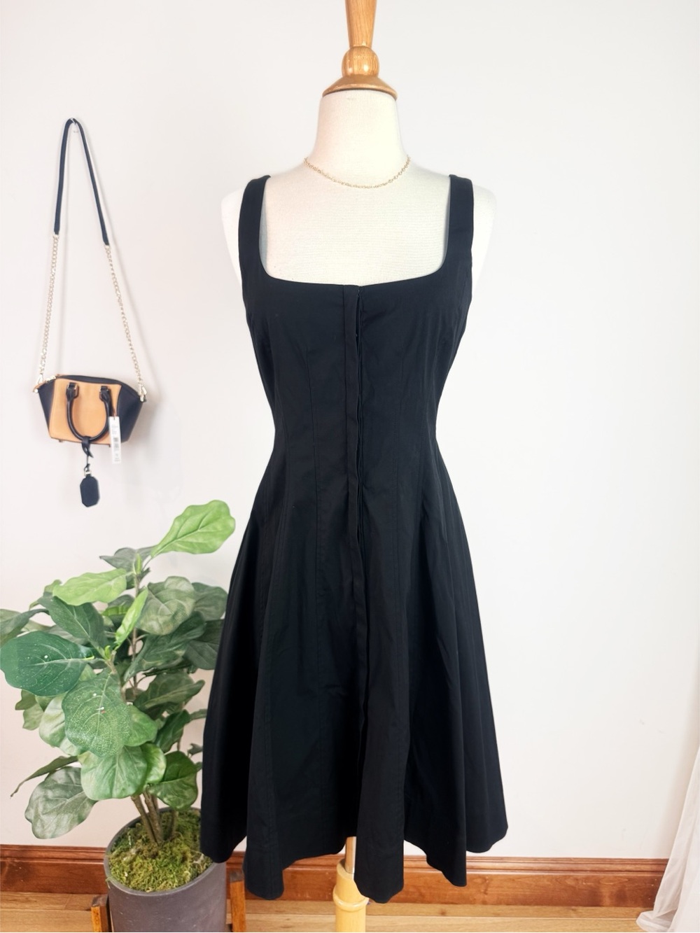 💋Theory Black Square-Neck button front Dress size 6